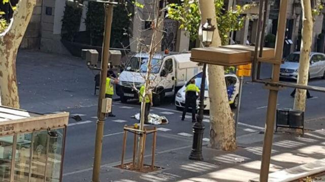 ten-minste-dertien-doden-aanslag-met-busje-in-centrum-barcelona-1.jpg