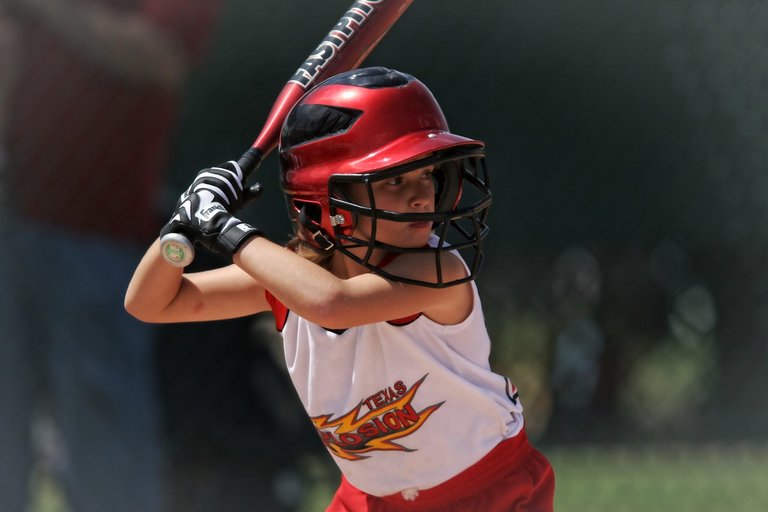 softball-batter-girl-batting-163304.jpeg