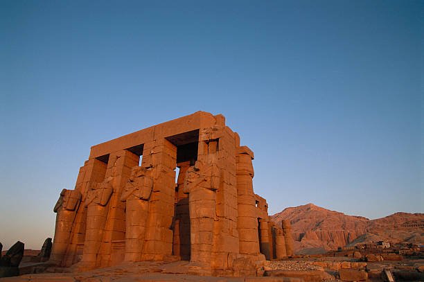 colossal-statues-and-pylons-of-ramses-ii-mortuary-temple-picture-id134368738.jpg