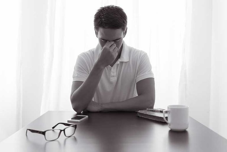 man-stressed-out-by-his-computer-o.jpg