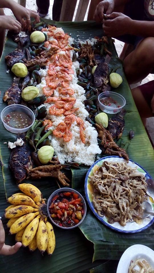 boodle fight.jpg