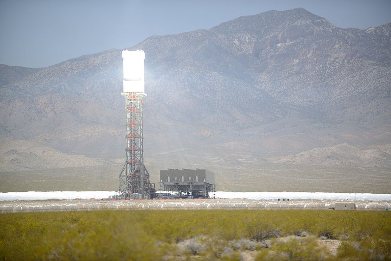 1200px-Ivanpah_Solar_Power_Facility_Online.jpg