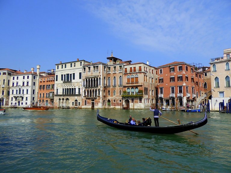 gondola-2913954_960_720.jpg