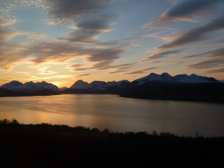 Tromso sunset 1.JPG