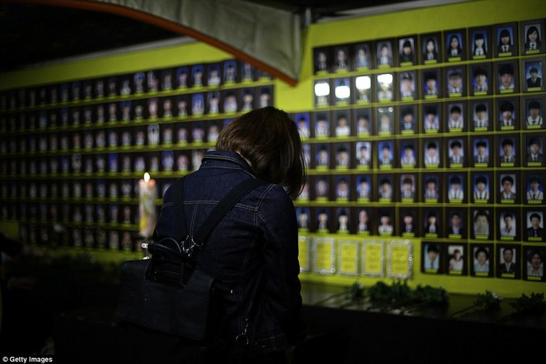 sewol mourning.jpg