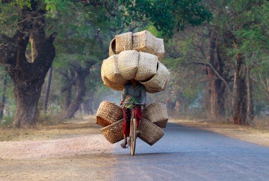 ketika-mengangkut-barang-melebihi-beban-001-debby.jpg