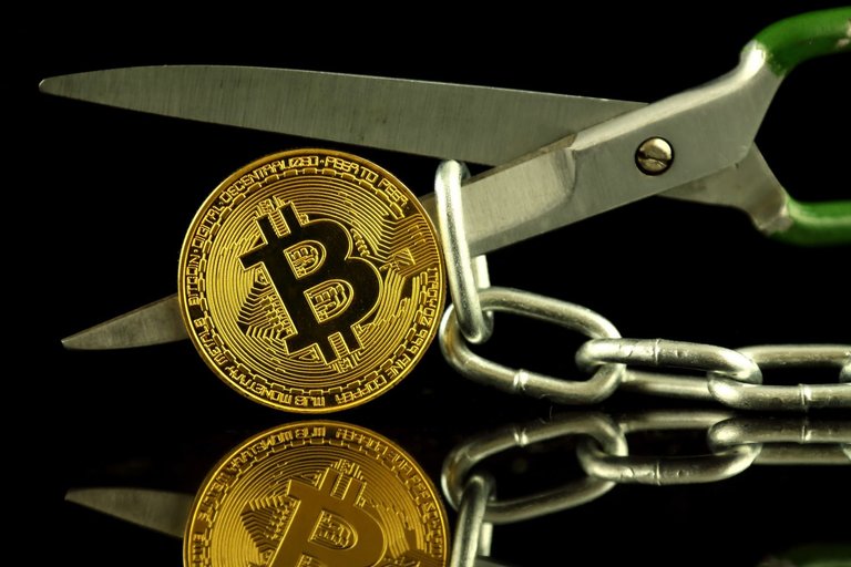 bitcoin-split-fork-e1509474631433.jpg