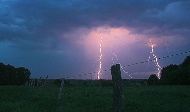 thunderstorm-549663_1920 cropped.jpg