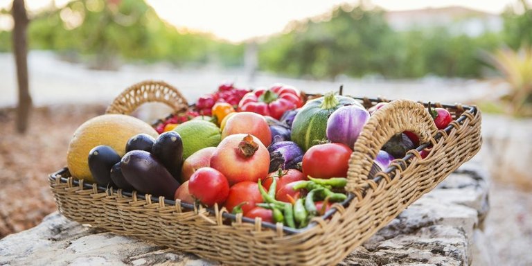 picnic-arranged-basket-container.jpeg