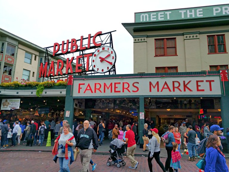 pike-place-market-seattle-girlinchief.jpg