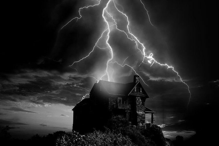 Solitary-Home-Thunderstorm-Flash-Storm-Weather-2610774.jpg