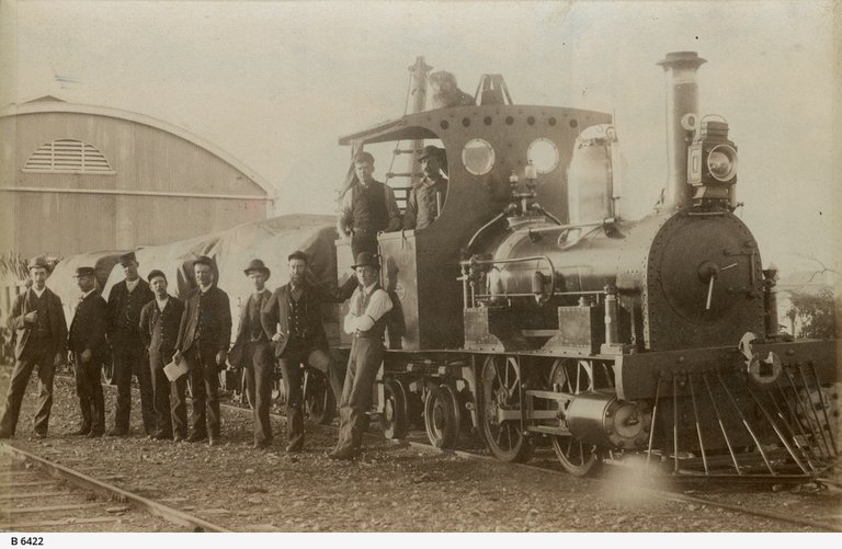 'Bob,_the_railway_dog'_at_Port_Augusta,_State_Library_of_South_Australia,_B_6422.jpeg