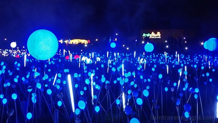 fog-blue-light-spheres-orbs-light-buds-tulips-2017-magical-field-of-lights-christmas-light-and-sound-show-nuvali-laguna.jpg