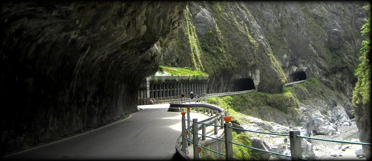 Taroko Gorge Road, Taiwan.jpg