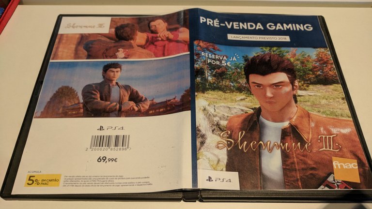 Adam Shenmue 3 Fnac 02.jpg