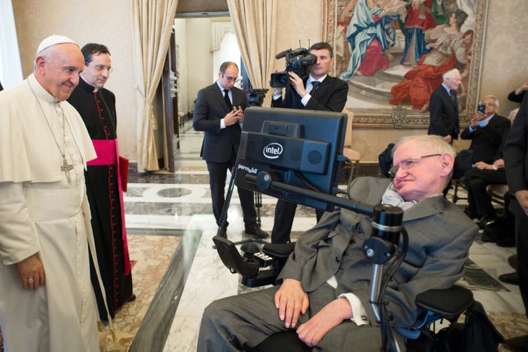 stephen_hawking_papa_franjo_ap.jpg