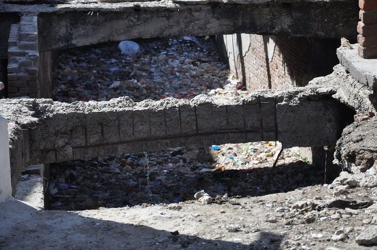 A river of garbage in Agra.jpg