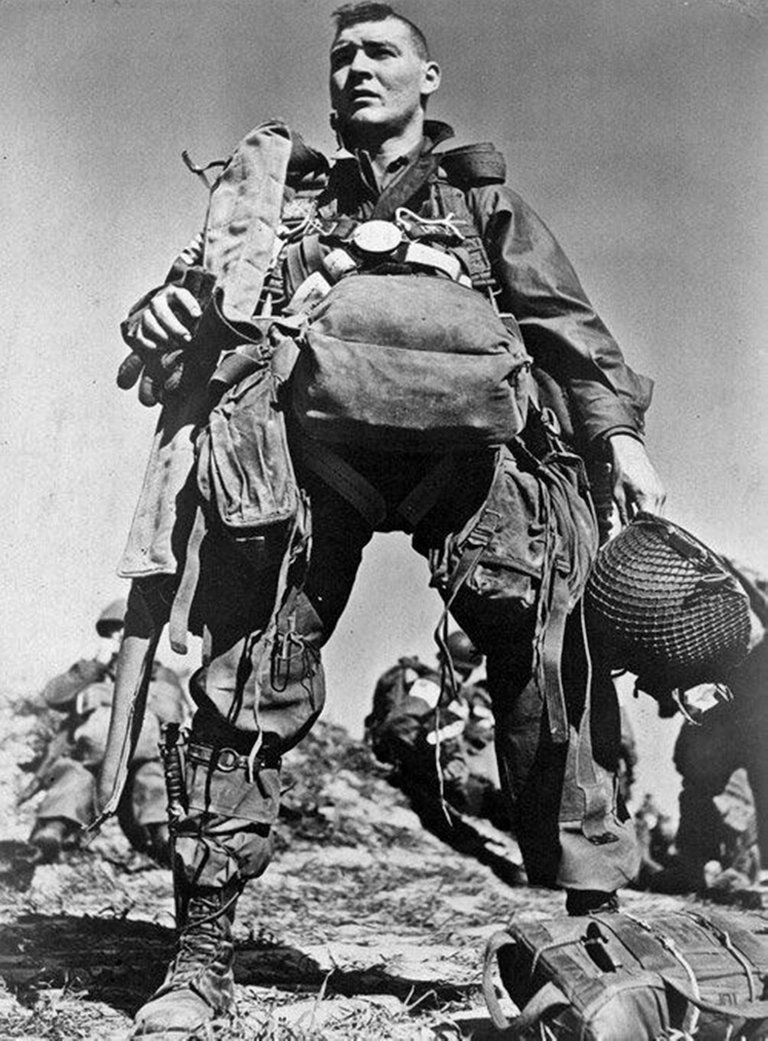 paratrooper-robert-capa.jpg