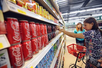 Llega al mercado la primera bebida alcohólica de Coca-Cola.jpg