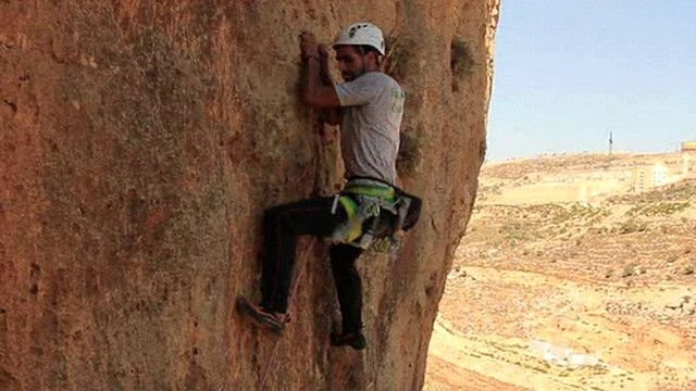 150905135758_ramallah_climbing_640x360_bbc_nocredit.jpg