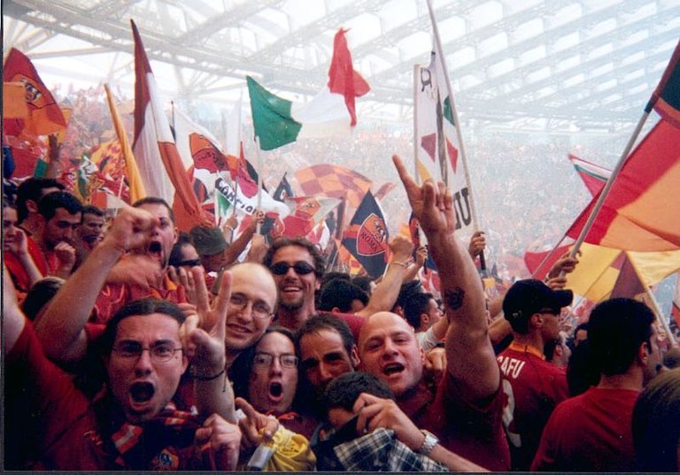 Curva_sud_roma_campione.jpg