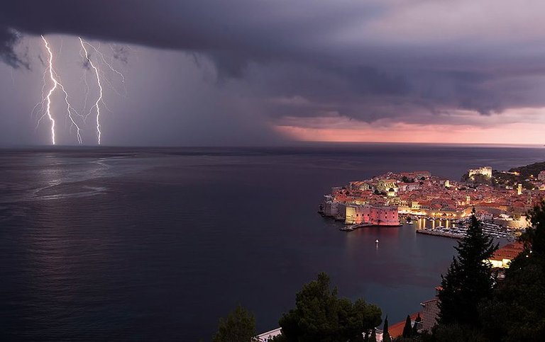Thunderstorm_Dubrovnik.jpg