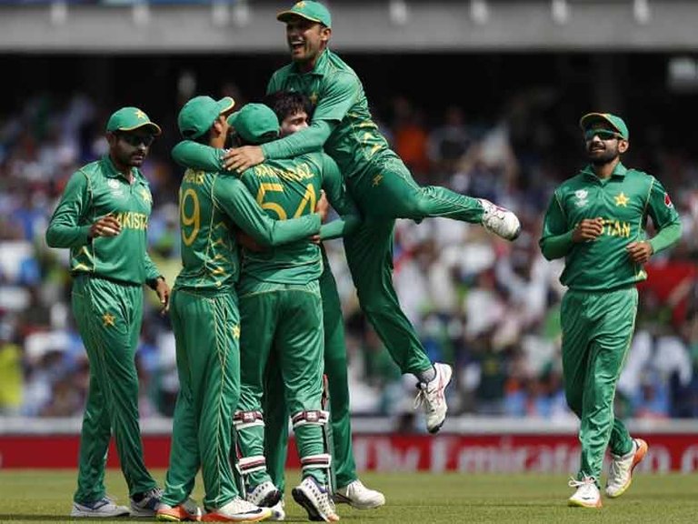 pakistan-team-afp_806x605_81497802022.jpg