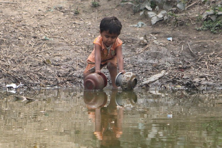 20140205143950-child-dirty-water.jpg