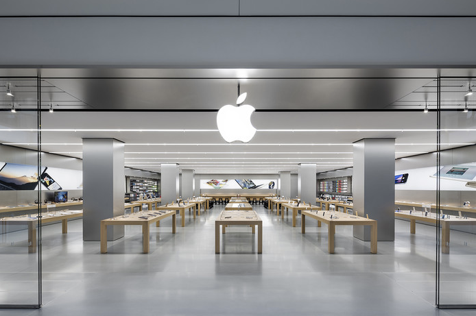 apple-store-queens-center-mall.png