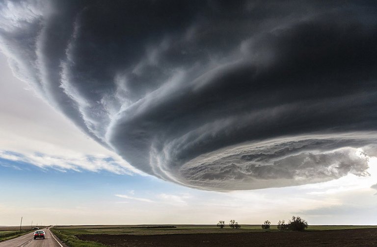 Incredible-Shot-Of-Looming-Tornado-In-Julesburg-Colorado-US.jpg