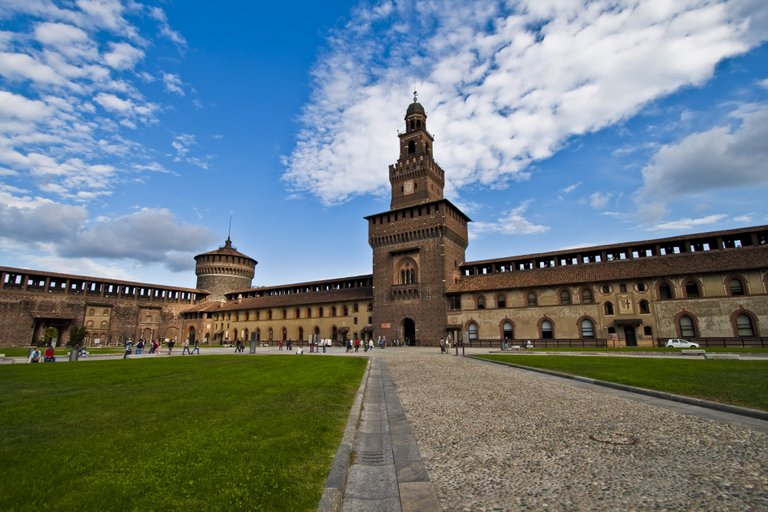 castello-sforzesco-milano.jpg