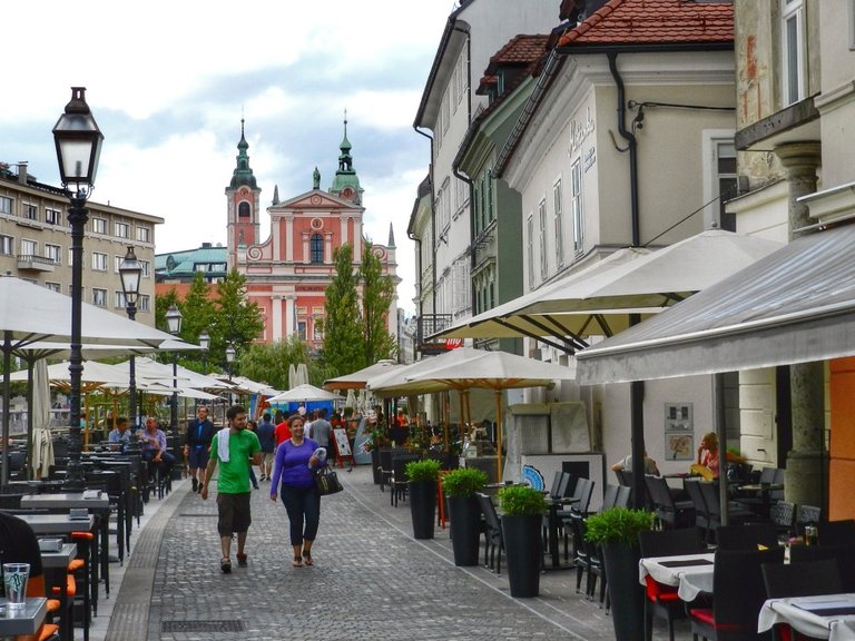 09-B-Preseren-Square-o-que-fazer-em-ljubljana-eslovenia-dicas-de-viagem-1024x768.jpg