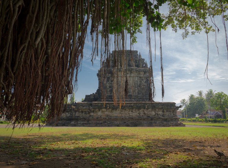 MENDUT INDONESIA.jpg