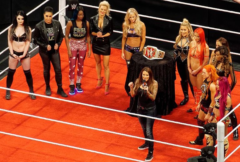 Presentation_of_the_WWE_Women's_Champion_on_Raw_April_2016.jpg