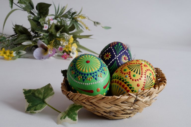 easter-eggs-3146060_1920.jpg