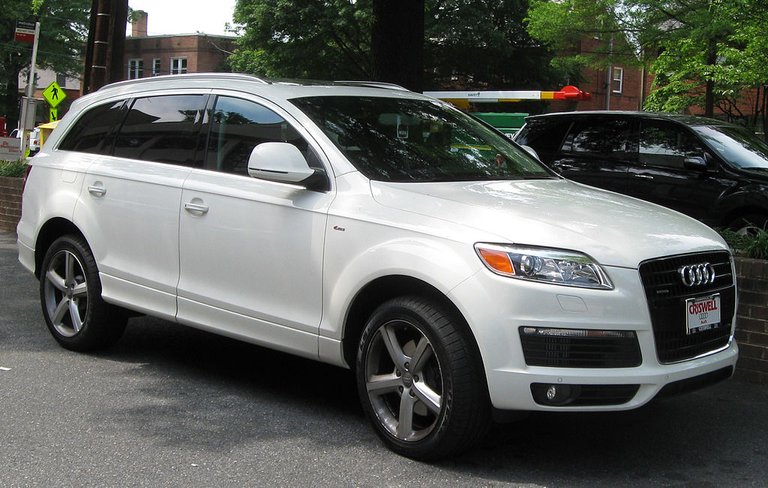 1024px-Audi_Q7_TDI.jpg