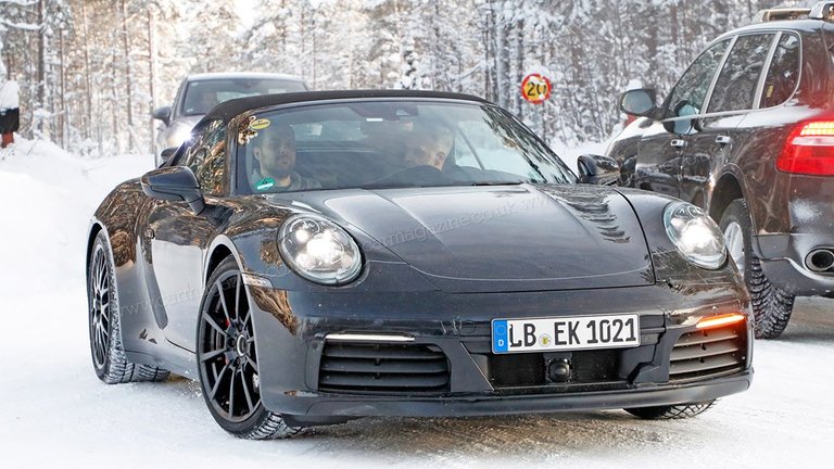 l_porsche-992_32.jpg