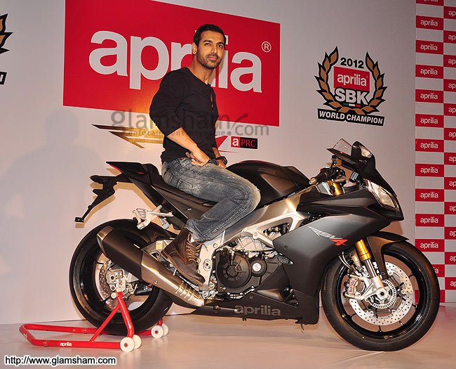 06-john-abraham-owns-aprilia-rsv4-bike.jpg