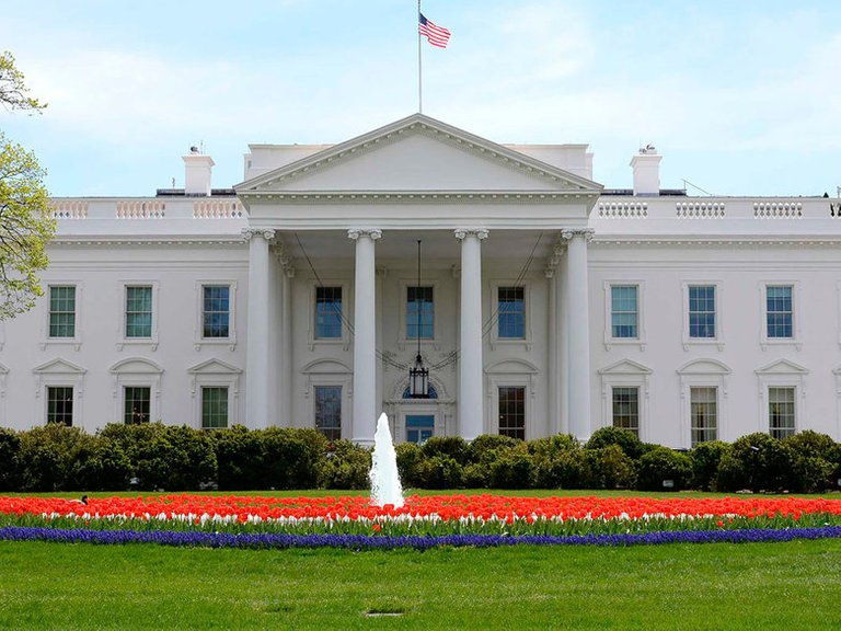 the-white-house-north-lawn-plus-fountain-and-flowers-credit-stephen-melkisethian_flickr-user-stephenmelkisethian.jpg