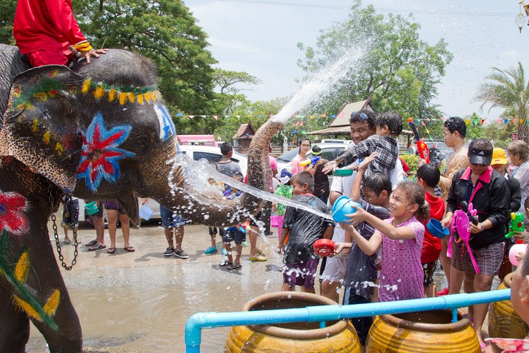 Songkran_11_-_Ayutthaya.jpg