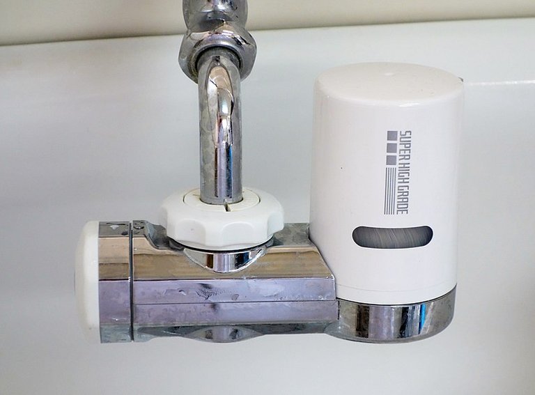 800px-WATER_PURIFIER.jpg