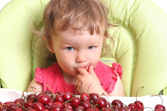 child-tastes-cherry-10062357.jpg