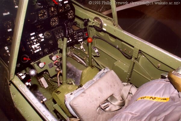 detail_p40_08_Cockpit.jpg