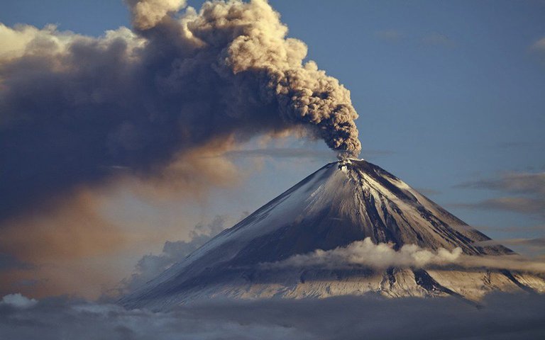 A-number-of-hazards-can-be-posed-by-erupting-volcanoes.jpg