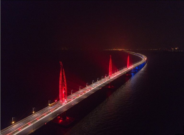 Screenshot-2018-1-5 Spectacular fireworks show on world's longest sea bridge.jpg