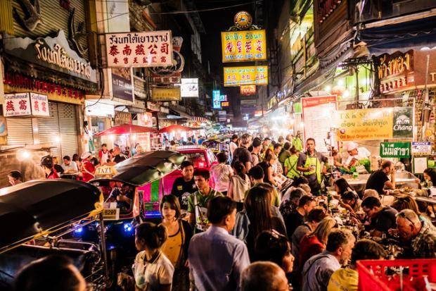 bangkok-street-food-crowd.jpg
