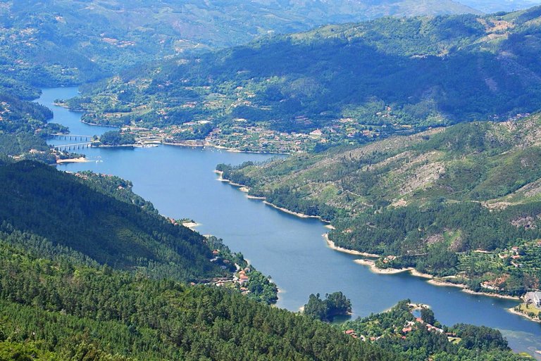 Miradouro_Pedra_Bela_Serra_do_Gerês-1.jpg