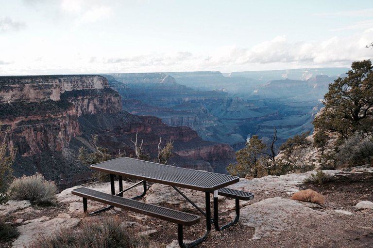 35.Picnic bench overlooking Grand Canyon, Arizona, USA.jpg