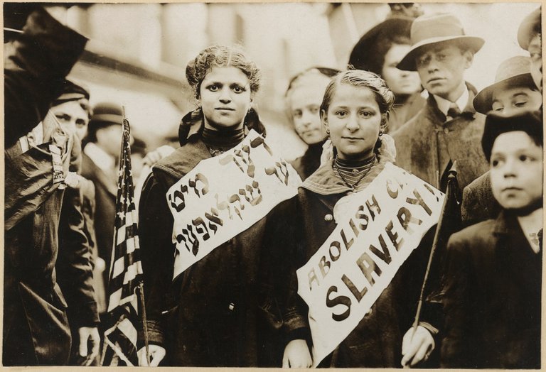 child-labour-60556_1920.jpg