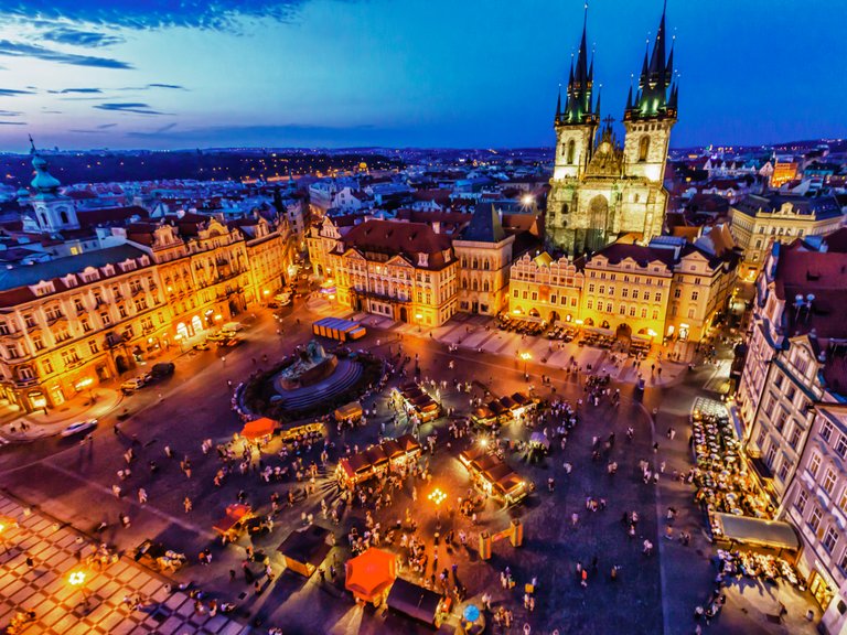 Prague_cityscape_at_dusk_(8325431303).jpg